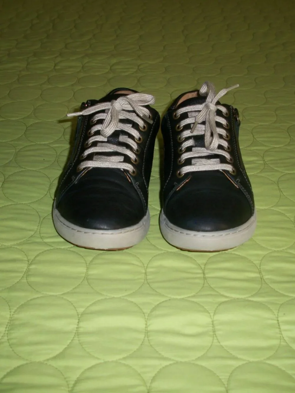 Clarks Women's Dark Blue Leather Sneakers Size 6